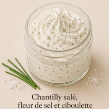 Charger l'image dans la galerie, Pot de crème Chantilly salée, fleur de sel et ciboulette
